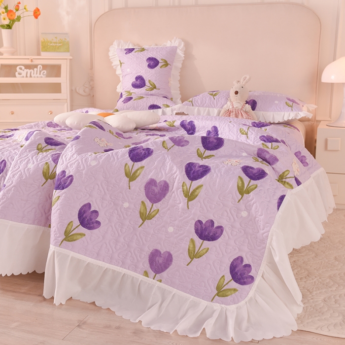 91家纺网 家纺一手货源 找家纺 绒世界 2024新款水洗棉韩版夹棉床盖系列 紫花依熊