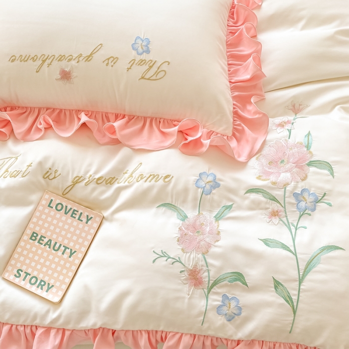 91家纺网 家纺一手货源 找家纺 富盛 2024新款水洗亲肤棉刺绣四件套公主风四件套-春暖花开 白粉