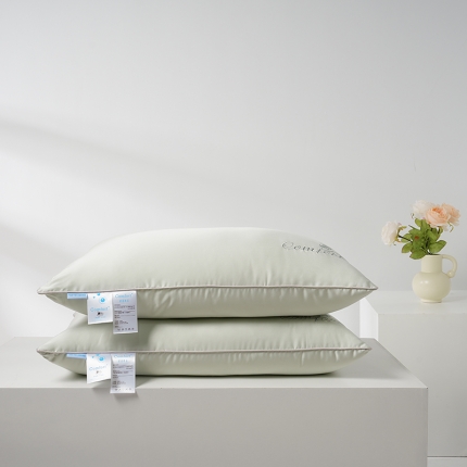 91家纺网 家纺一手货源 找家纺 （总）2025新款 玫丽丝枕芯 轻柔亲肤羽丝绒护颈枕头