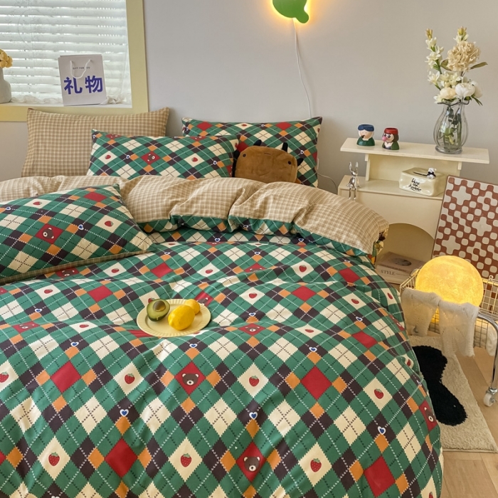 91家纺网 家纺一手货源 找家纺 金丝鸟家纺 2023新款舒适柔软双版全棉斜纹四季可用四件套 菱格爱心熊