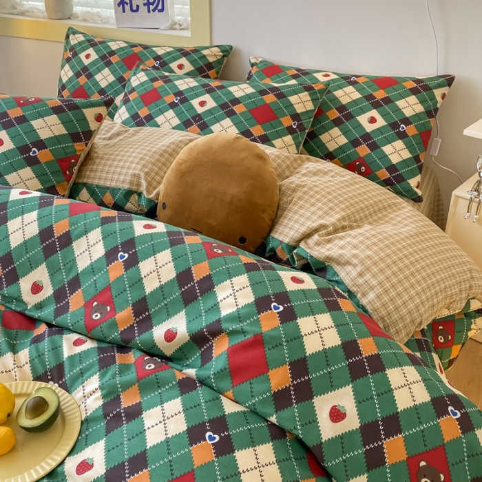 91家纺网 家纺一手货源 找家纺 金丝鸟家纺 2023新款舒适柔软双版全棉斜纹四季可用四件套 菱格爱心熊