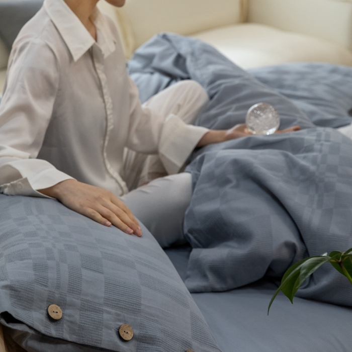 91家纺网 家纺一手货源 找家纺 棉邦 2023新款40支华夫格大提花纽扣款四件套 蓝灰