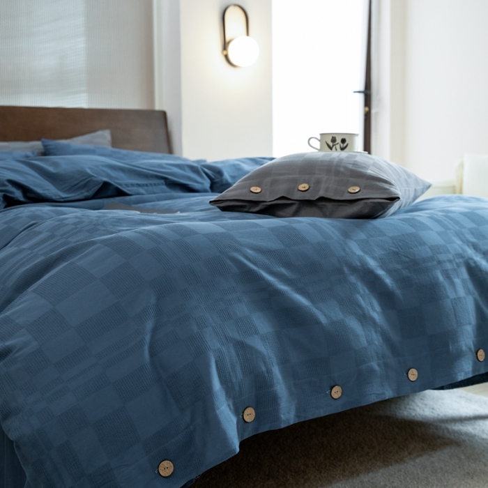 91家纺网 家纺一手货源 找家纺 棉邦 2023新款40支华夫格大提花纽扣款四件套 深蓝