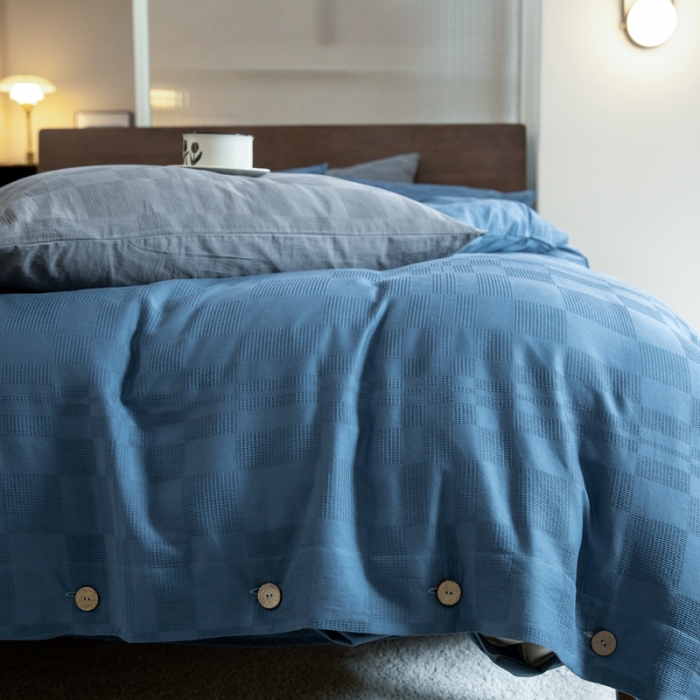 91家纺网 家纺一手货源 找家纺 棉邦 2023新款40支华夫格大提花纽扣款四件套 深蓝