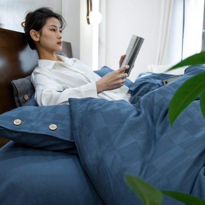 91家纺网 家纺一手货源 找家纺 棉邦 2023新款40支华夫格大提花纽扣款四件套 深蓝