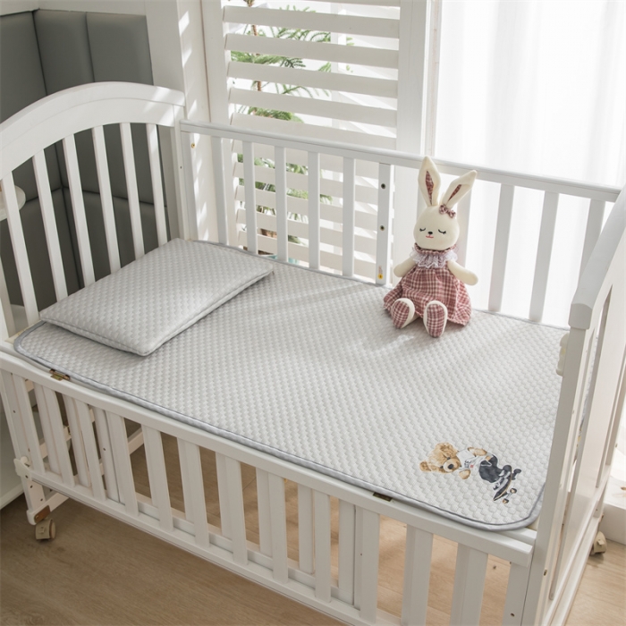 91家纺网 家纺一手货源 找家纺 宅部落 2023新款凉感豆豆儿童凉席 滑板熊-灰