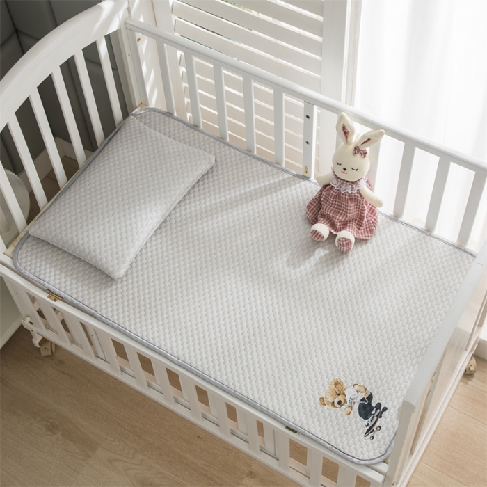 91家纺网 家纺一手货源 找家纺 宅部落 2023新款凉感豆豆儿童凉席 滑板熊-灰