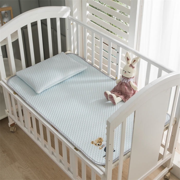 91家纺网 家纺一手货源 找家纺 宅部落 2023新款凉感豆豆儿童凉席 滑板熊-蓝