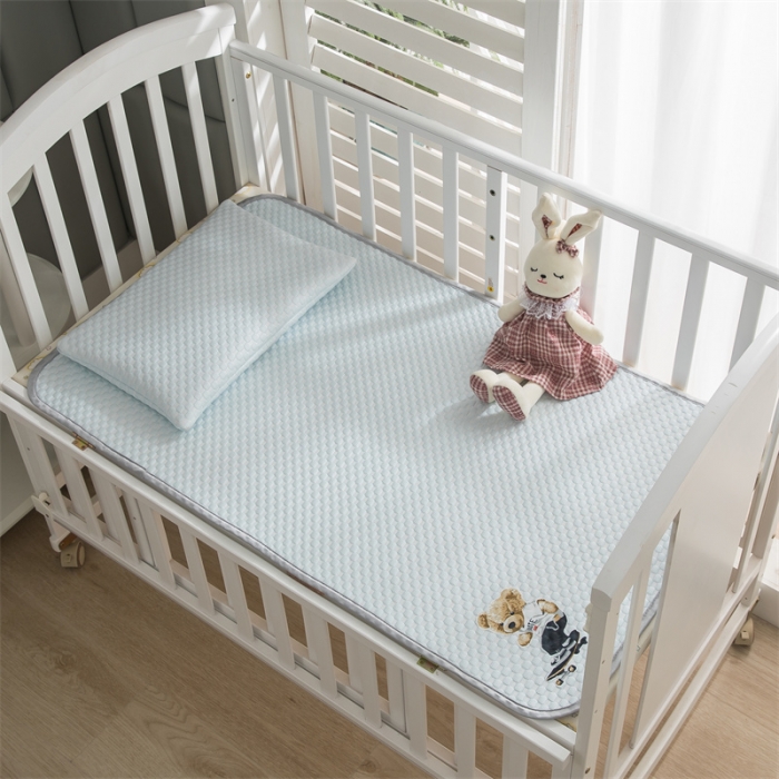 91家纺网 家纺一手货源 找家纺 宅部落 2023新款凉感豆豆儿童凉席 滑板熊-蓝