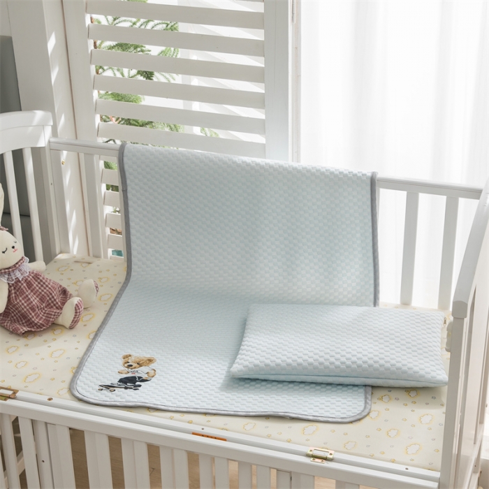 91家纺网 家纺一手货源 找家纺 宅部落 2023新款凉感豆豆儿童凉席 滑板熊-蓝