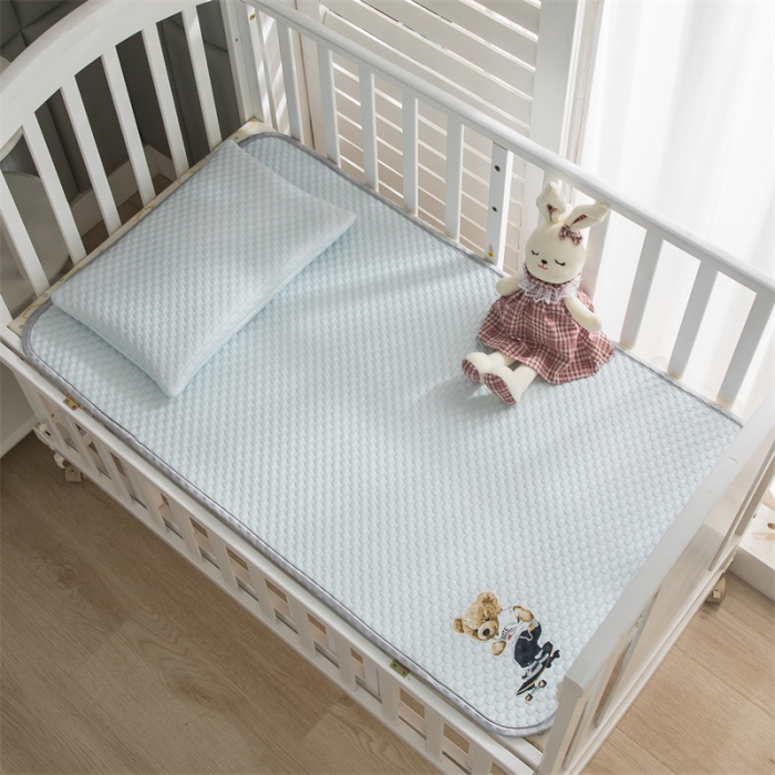 91家纺网 家纺一手货源 找家纺 宅部落 2023新款凉感豆豆儿童凉席 滑板熊-蓝