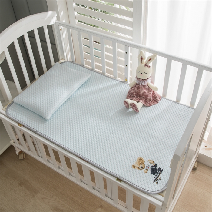 91家纺网 家纺一手货源 找家纺 宅部落 2023新款凉感豆豆儿童凉席 滑板熊-蓝