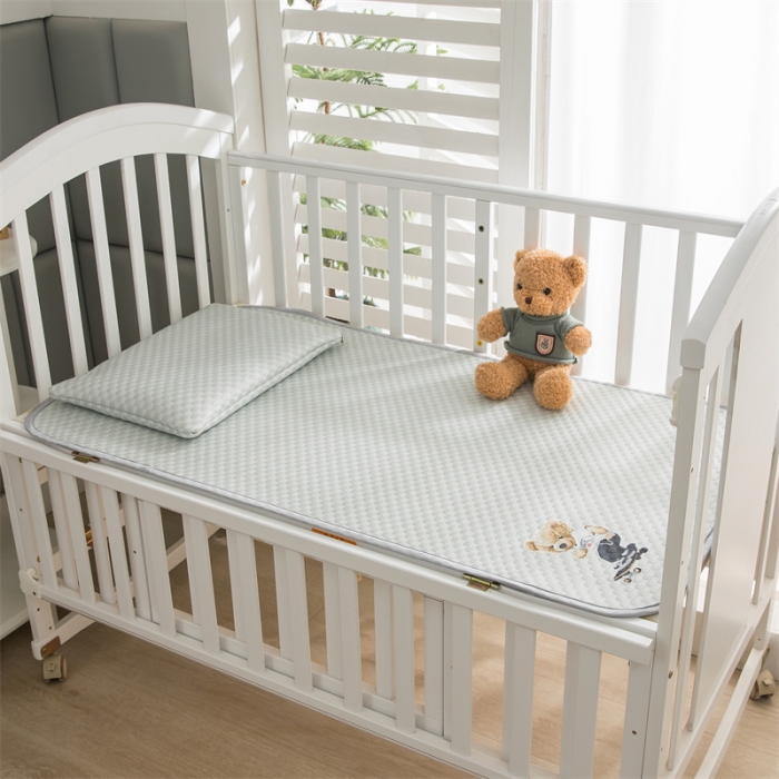 91家纺网 家纺一手货源 找家纺 宅部落 2023新款凉感豆豆儿童凉席 滑板熊-水绿