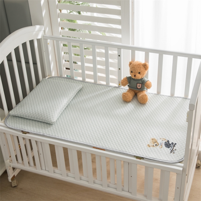 91家纺网 家纺一手货源 找家纺 宅部落 2023新款凉感豆豆儿童凉席 滑板熊-水绿