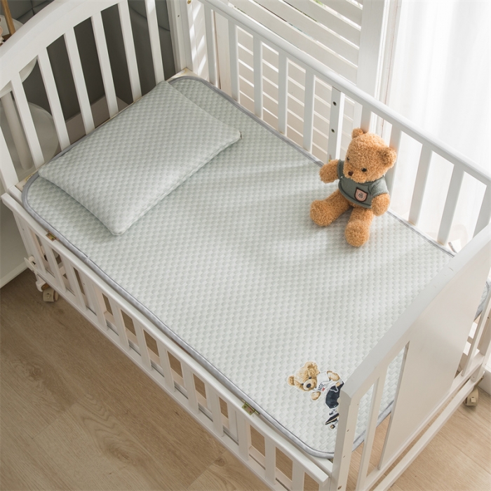 91家纺网 家纺一手货源 找家纺 宅部落 2023新款凉感豆豆儿童凉席 滑板熊-水绿