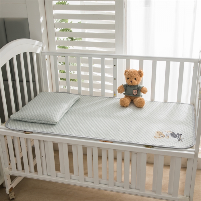 91家纺网 家纺一手货源 找家纺 宅部落 2023新款凉感豆豆儿童凉席 滑板熊-水绿