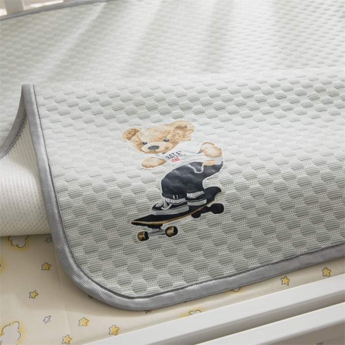 91家纺网 家纺一手货源 找家纺 宅部落 2023新款凉感豆豆儿童凉席 滑板熊-水绿