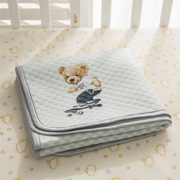 91家纺网 家纺一手货源 找家纺 宅部落 2023新款凉感豆豆儿童凉席 滑板熊-水绿