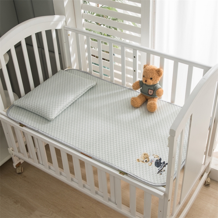 91家纺网 家纺一手货源 找家纺 宅部落 2023新款凉感豆豆儿童凉席 滑板熊-水绿