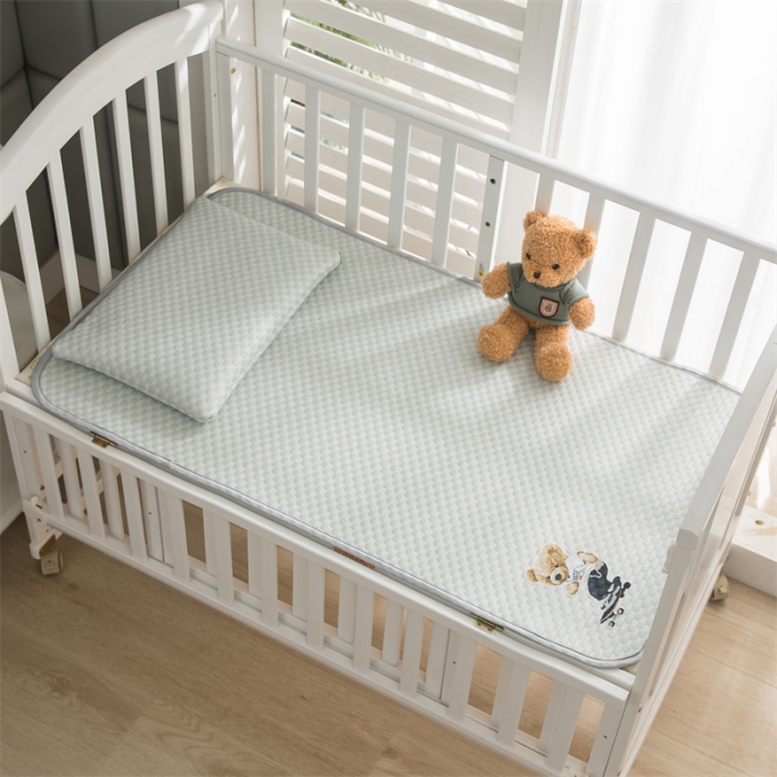 91家纺网 家纺一手货源 找家纺 宅部落 2023新款凉感豆豆儿童凉席 滑板熊-水绿