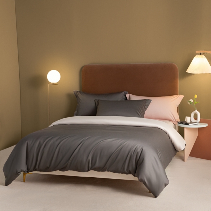 91家纺网 家纺一手货源 找家纺 秀色50支贡缎新疆长绒棉全棉纯棉酒店轻奢纯色被套床上四件套帝王灰+粉末白