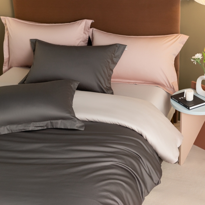 91家纺网 家纺一手货源 找家纺 秀色50支贡缎新疆长绒棉全棉纯棉酒店轻奢纯色被套床上四件套帝王灰+粉末白