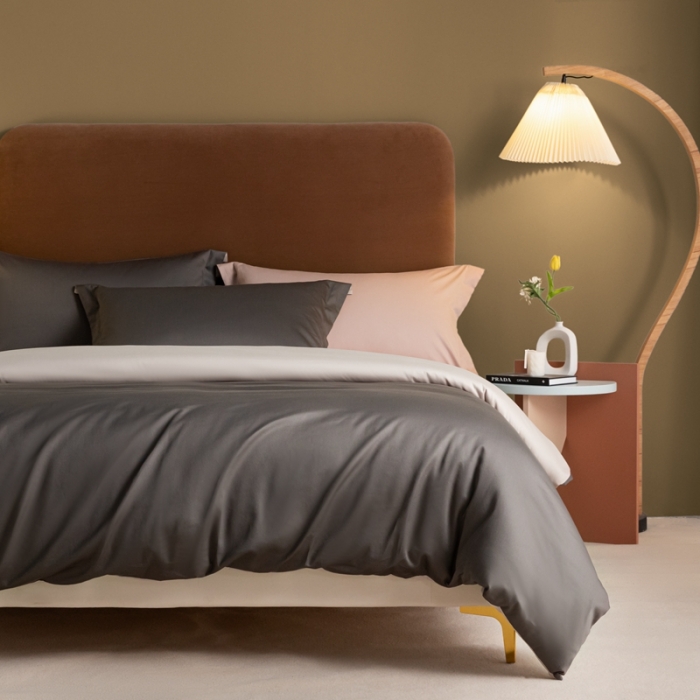 91家纺网 家纺一手货源 找家纺 秀色50支贡缎新疆长绒棉全棉纯棉酒店轻奢纯色被套床上四件套帝王灰+粉末白