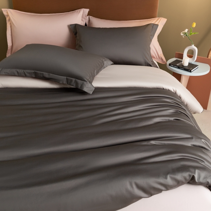 91家纺网 家纺一手货源 找家纺 秀色50支贡缎新疆长绒棉全棉纯棉酒店轻奢纯色被套床上四件套帝王灰+粉末白