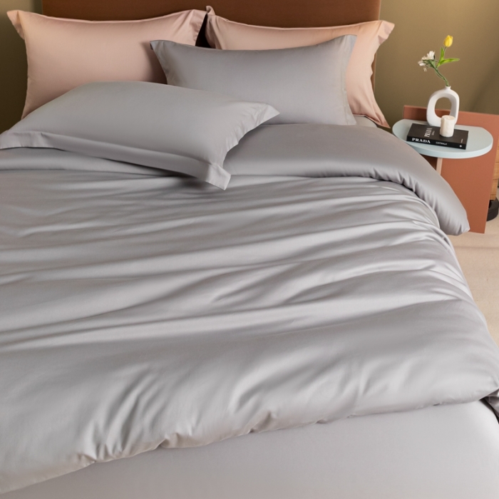 91家纺网 家纺一手货源 找家纺 秀色 50支贡缎新疆长绒棉全棉纯棉酒店轻奢纯色被套床上四件套 典雅灰