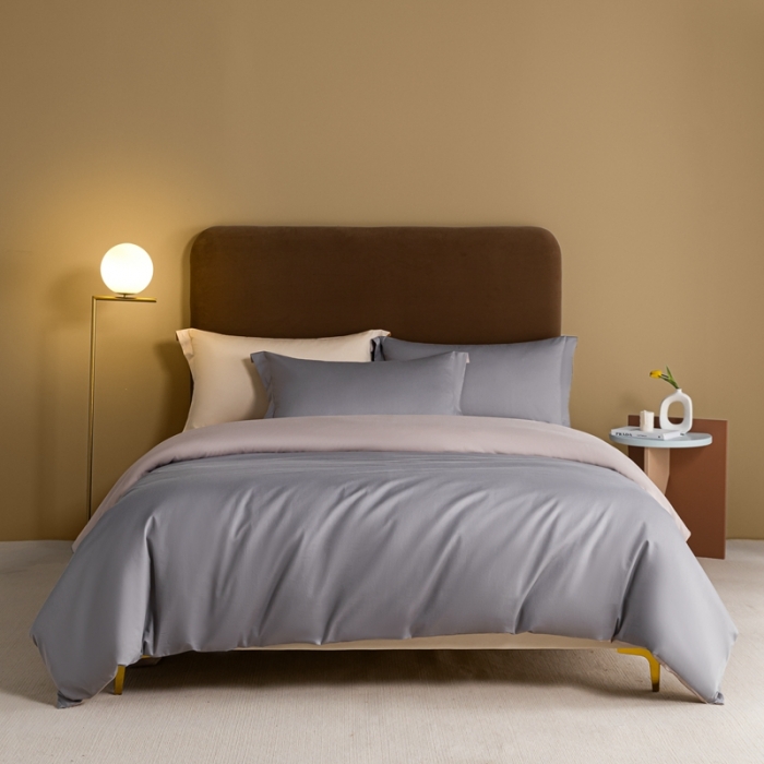 91家纺网 家纺一手货源 找家纺 秀色50支贡缎新疆长绒棉全棉纯棉酒店轻奢纯色被套床上四件套典雅灰+粉末白