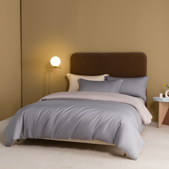 91家纺网 家纺一手货源 找家纺 秀色50支贡缎新疆长绒棉全棉纯棉酒店轻奢纯色被套床上四件套典雅灰+粉末白