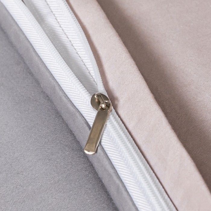 91家纺网 家纺一手货源 找家纺 秀色50支贡缎新疆长绒棉全棉纯棉酒店轻奢纯色被套床上四件套典雅灰+粉末白