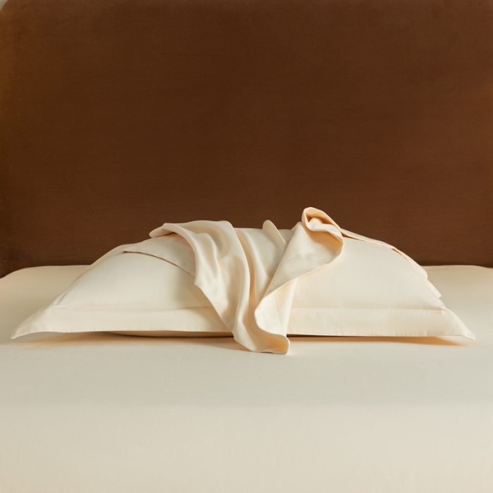 91家纺网 家纺一手货源 找家纺 秀色 50支贡缎新疆长绒棉全棉纯棉酒店轻奢纯色被套床上四件套 奶昔白