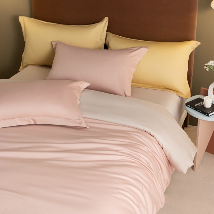 91家纺网 家纺一手货源 找家纺 秀色50支贡缎新疆长绒棉全棉纯棉酒店轻奢纯色被套床上四件套泡芙粉+粉末白