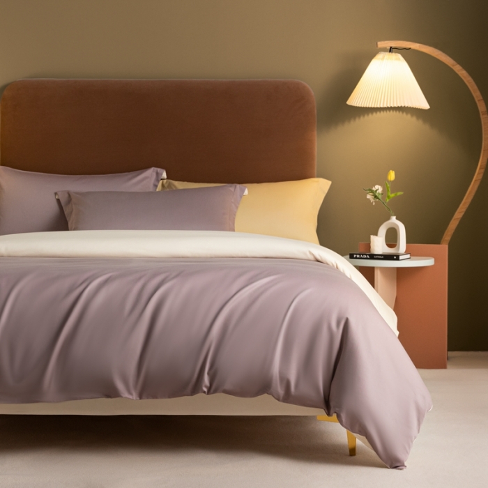91家纺网 家纺一手货源 找家纺 秀色50支贡缎新疆长绒棉全棉纯棉酒店轻奢纯色被套床上四件套香芋紫+奶昔白
