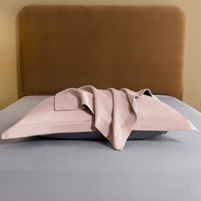 91家纺网 家纺一手货源 找家纺 秀色50支贡缎新疆长绒棉全棉纯棉酒店轻奢纯色被套床上四件套玉颜粉+典雅灰