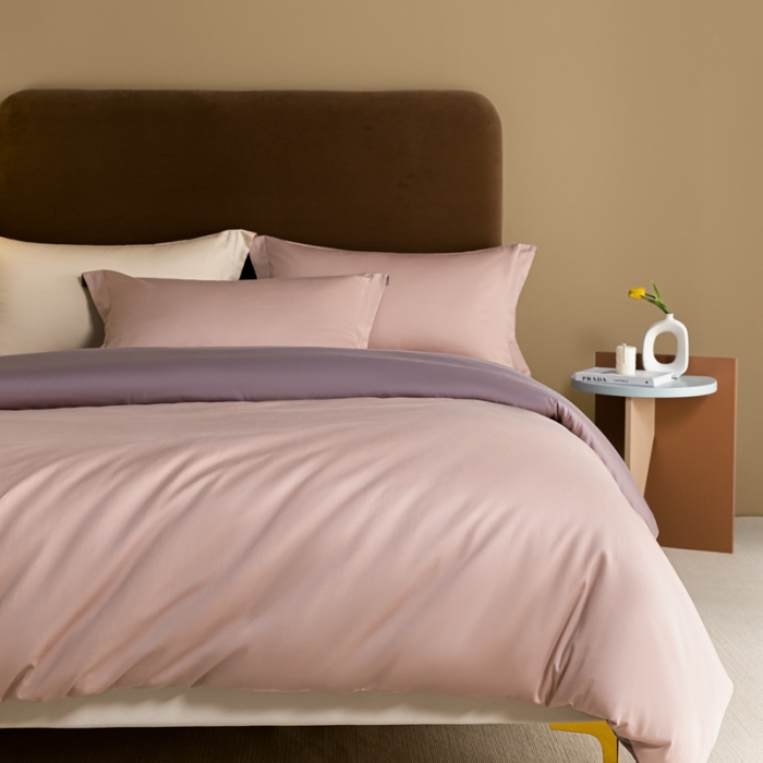 91家纺网 家纺一手货源 找家纺 秀色50支贡缎新疆长绒棉全棉纯棉酒店轻奢纯色被套床上四件套玉颜粉+香芋紫