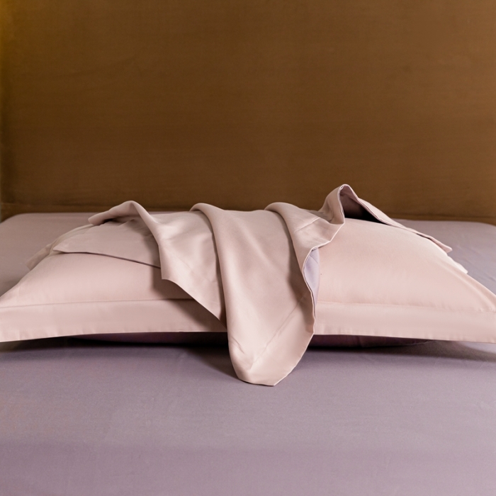 91家纺网 家纺一手货源 找家纺 秀色50支贡缎新疆长绒棉全棉纯棉酒店轻奢纯色被套床上四件套玉颜粉+香芋紫