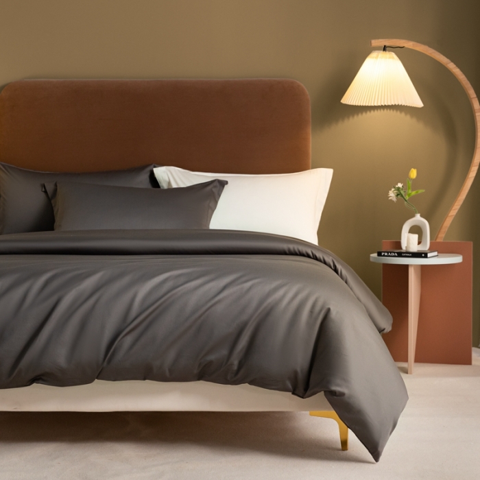 91家纺网 家纺一手货源 找家纺 秀色 50支贡缎新疆长绒棉全棉纯棉酒店轻奢纯色被套床上四件套 帝王灰
