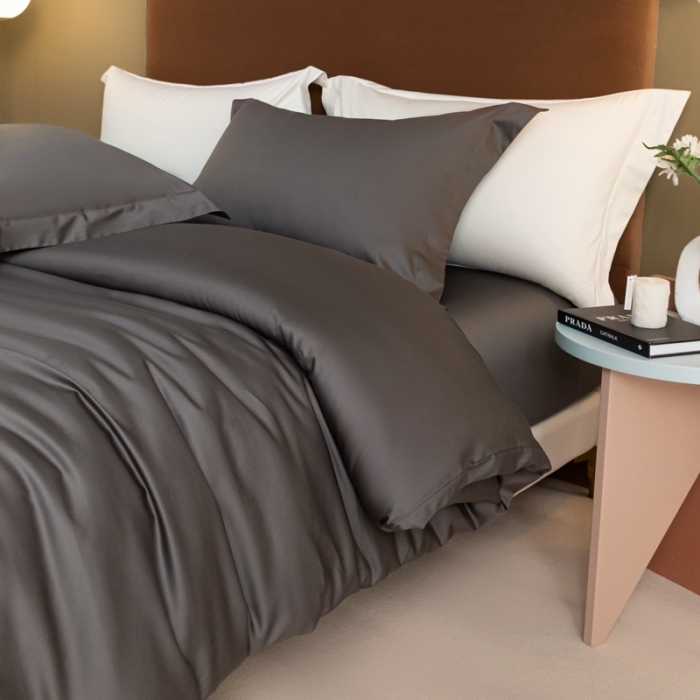 91家纺网 家纺一手货源 找家纺 秀色 50支贡缎新疆长绒棉全棉纯棉酒店轻奢纯色被套床上四件套 帝王灰