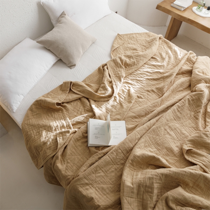 91家纺网 家纺一手货源 找家纺 朴尔 2023新款纯色四层立体三角树叶水洗全棉纱布系列盖毯毛巾被 提花三角-驼