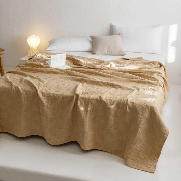 91家纺网 家纺一手货源 找家纺 朴尔 2023新款纯色四层立体三角树叶水洗全棉纱布系列盖毯毛巾被 提花三角-驼