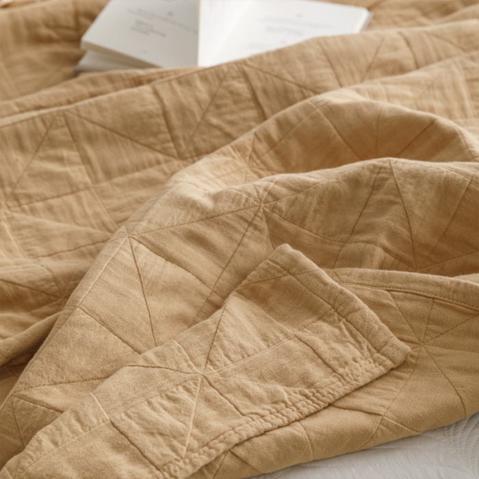 91家纺网 家纺一手货源 找家纺 朴尔 2023新款纯色四层立体三角树叶水洗全棉纱布系列盖毯毛巾被 提花三角-驼