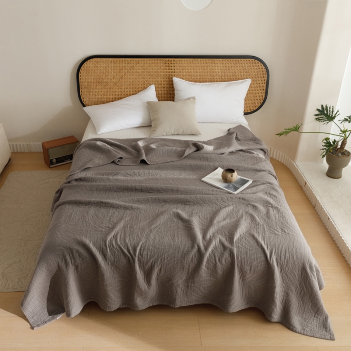 91家纺网 家纺一手货源 找家纺 朴尔 2023新款纯色四层立体三角树叶水洗全棉纱布系列盖毯毛巾被 提花树叶-咖啡