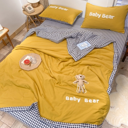 91家纺网 家纺一手货源 找家纺 2025水洗棉刺绣小熊夏被四件套 绣花毛巾绣夏凉被薄被子空调被薄被芯