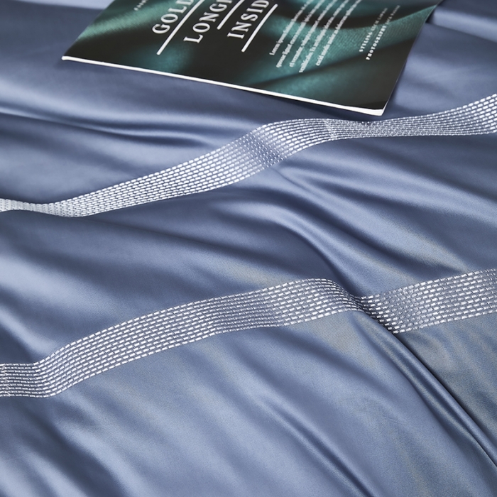 91家纺网 家纺一手货源 找家纺 爱情故事 2025新款居家140支轻奢贡缎长绒棉刺绣四件套 初若-蓝