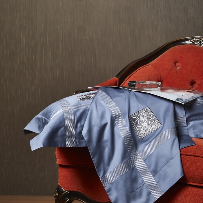 91家纺网 家纺一手货源 找家纺 爱情故事 2025新款居家140支轻奢贡缎长绒棉刺绣四件套 初若-蓝