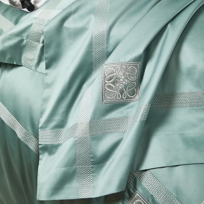 91家纺网 家纺一手货源 找家纺 爱情故事 2025新款居家140支轻奢贡缎长绒棉刺绣四件套 初若-绿