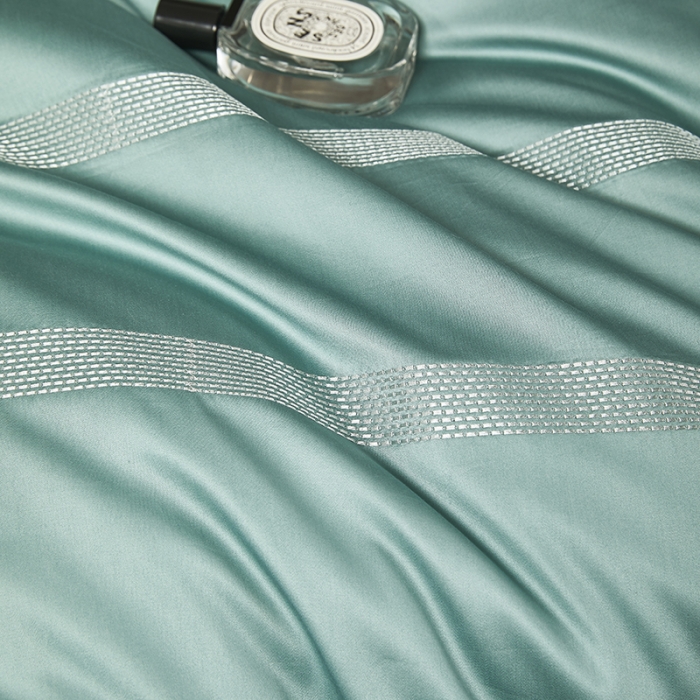 91家纺网 家纺一手货源 找家纺 爱情故事 2025新款居家140支轻奢贡缎长绒棉刺绣四件套 初若-绿