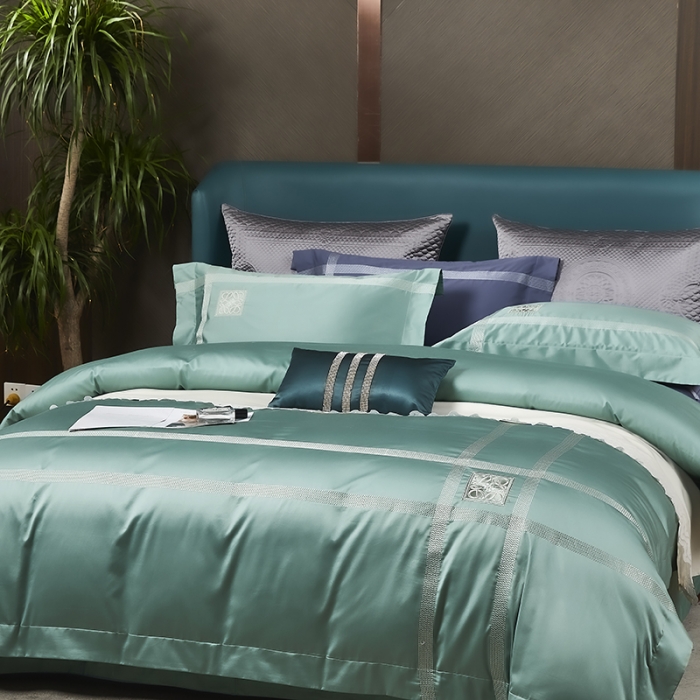 91家纺网 家纺一手货源 找家纺 爱情故事 2025新款居家140支轻奢贡缎长绒棉刺绣四件套 初若-绿